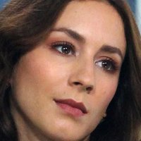 Troian Bellisario Nua