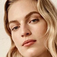 Vanessa Axente Nua