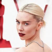 Vanessa Kirby Nua