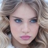 Xenia Tchoumitcheva Nua