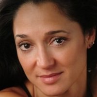 Yvonne Racz Nua